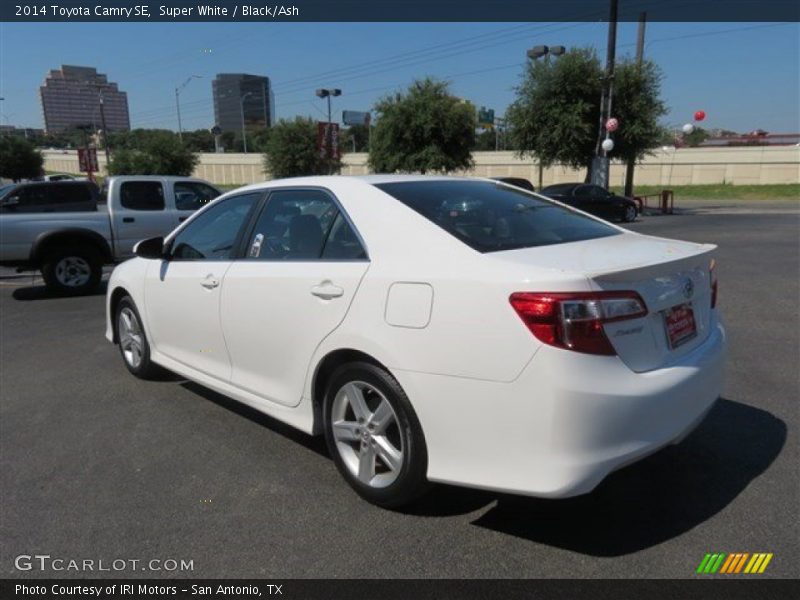 Super White / Black/Ash 2014 Toyota Camry SE