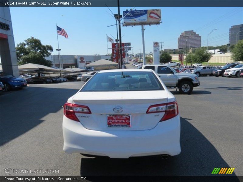 Super White / Black/Ash 2014 Toyota Camry SE