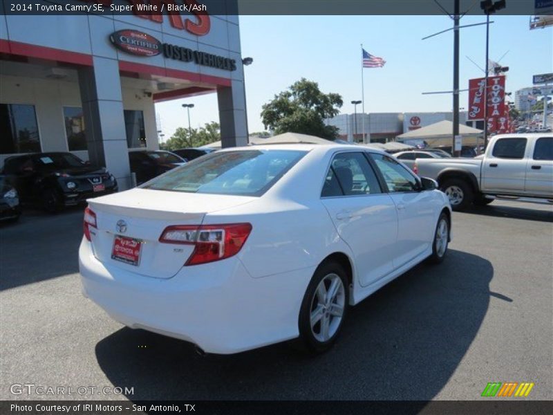 Super White / Black/Ash 2014 Toyota Camry SE