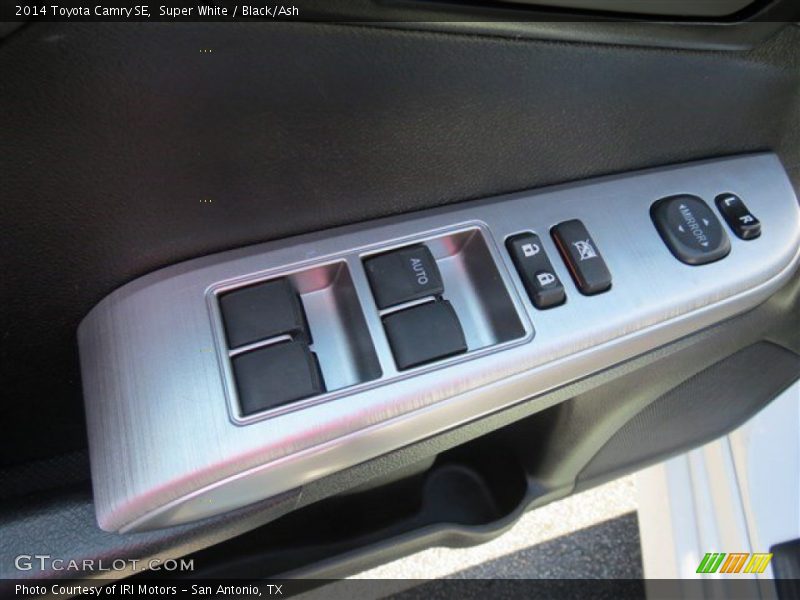 Super White / Black/Ash 2014 Toyota Camry SE