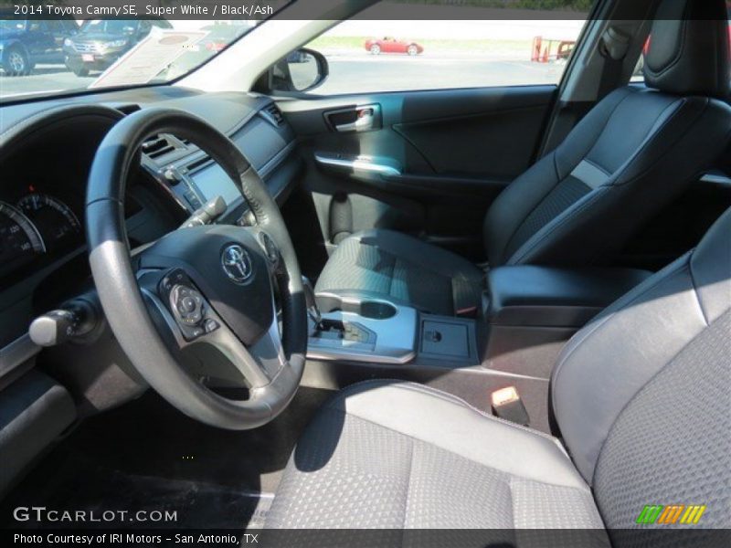 Super White / Black/Ash 2014 Toyota Camry SE
