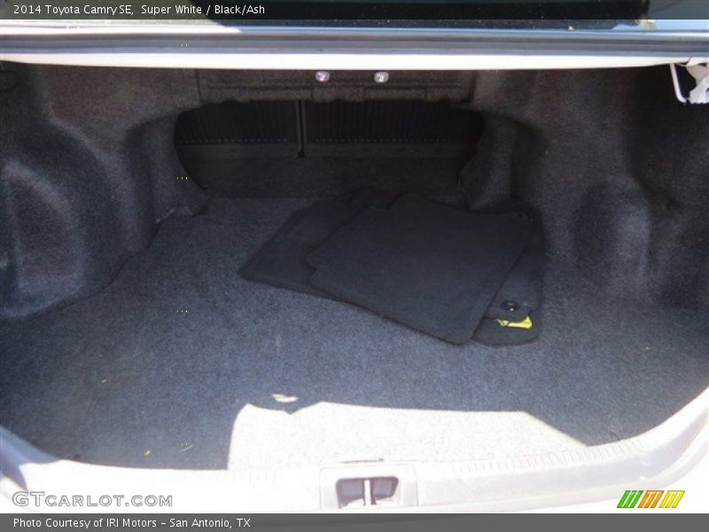 Super White / Black/Ash 2014 Toyota Camry SE