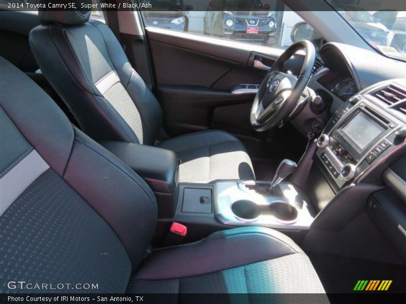 Super White / Black/Ash 2014 Toyota Camry SE