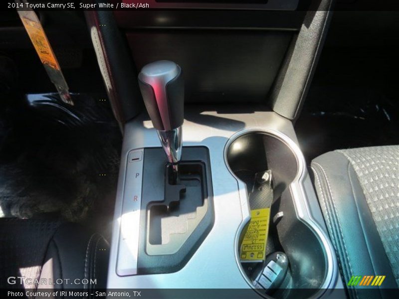 Super White / Black/Ash 2014 Toyota Camry SE