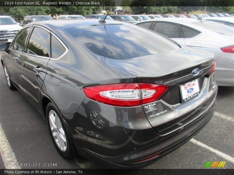 Magnetic Metallic / Charcoal Black 2016 Ford Fusion SE