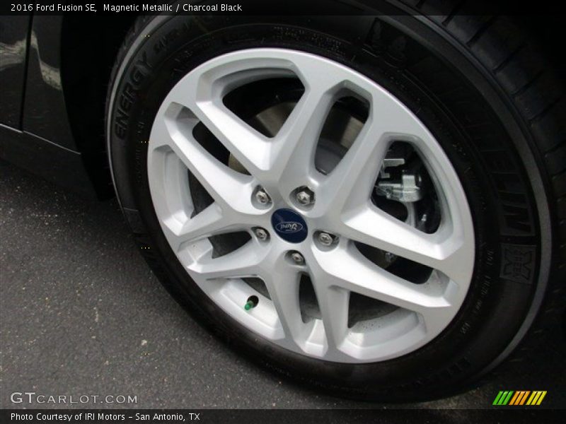Magnetic Metallic / Charcoal Black 2016 Ford Fusion SE