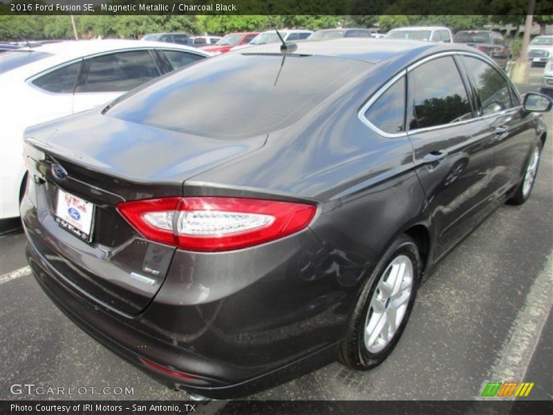 Magnetic Metallic / Charcoal Black 2016 Ford Fusion SE