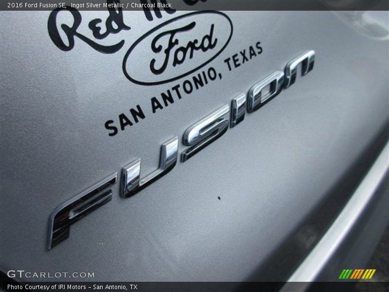 Ingot Silver Metallic / Charcoal Black 2016 Ford Fusion SE