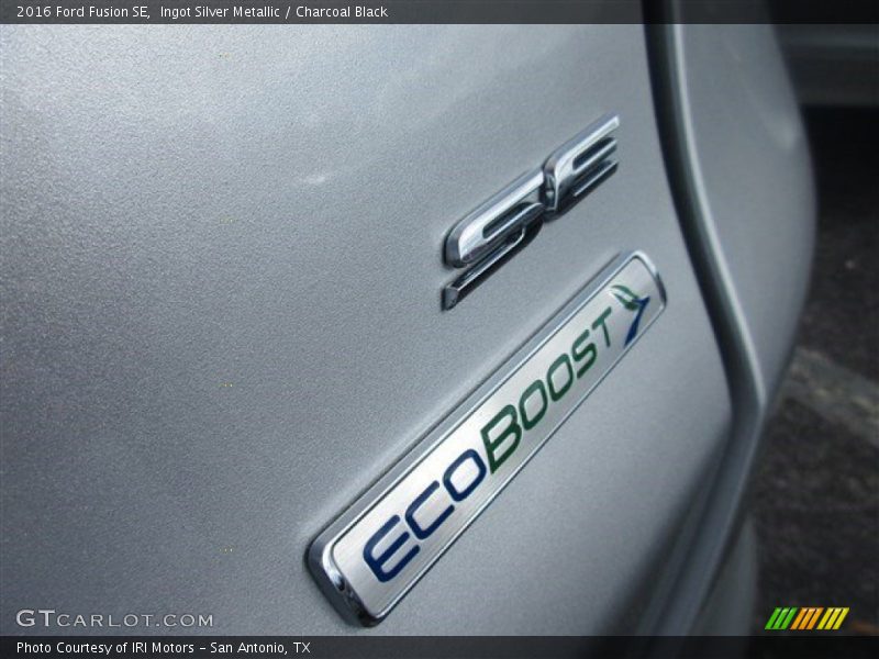 Ingot Silver Metallic / Charcoal Black 2016 Ford Fusion SE