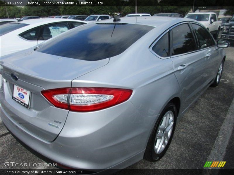Ingot Silver Metallic / Charcoal Black 2016 Ford Fusion SE