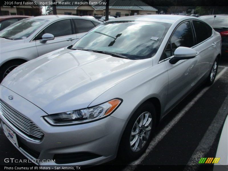Ingot Silver Metallic / Medium Earth Gray 2016 Ford Fusion S