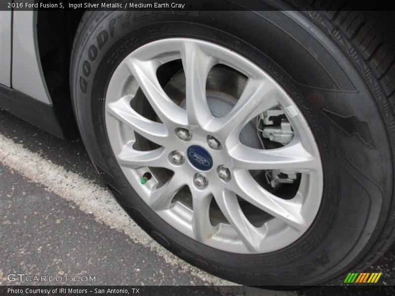 Ingot Silver Metallic / Medium Earth Gray 2016 Ford Fusion S