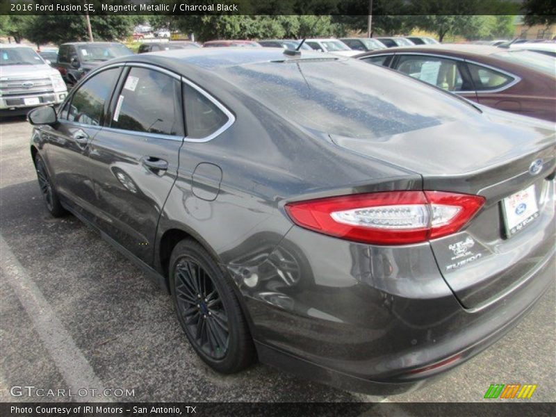 Magnetic Metallic / Charcoal Black 2016 Ford Fusion SE