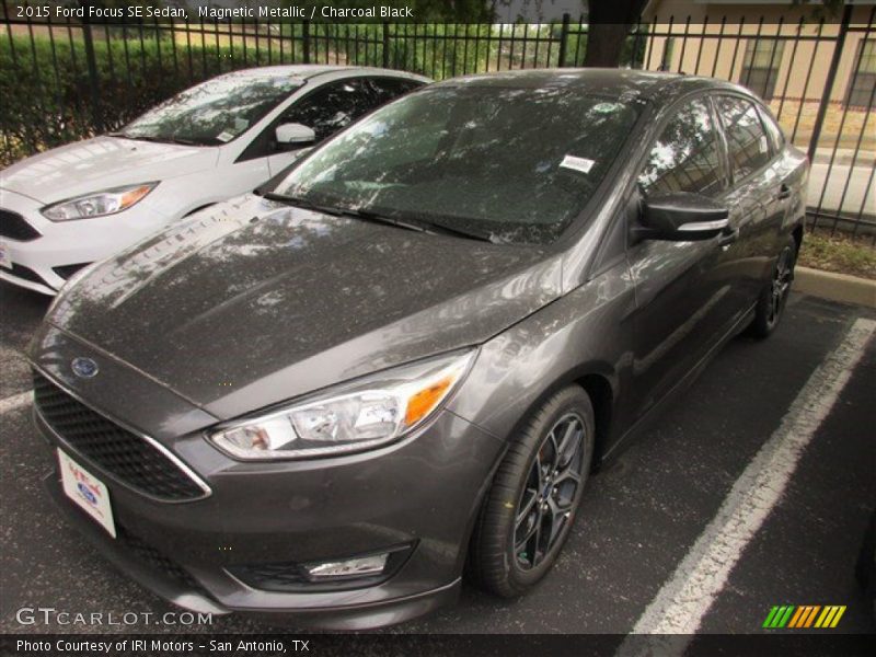 Magnetic Metallic / Charcoal Black 2015 Ford Focus SE Sedan