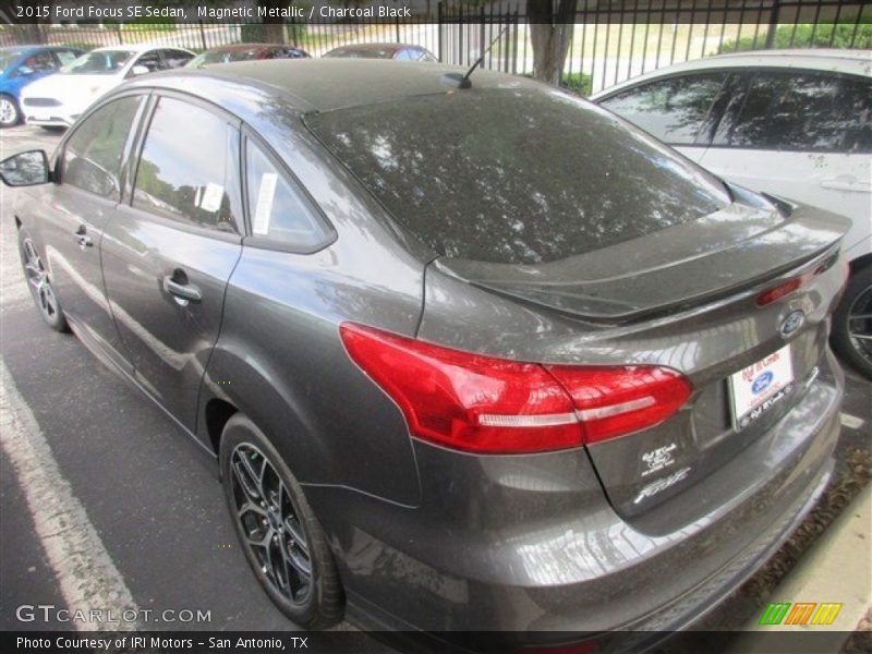 Magnetic Metallic / Charcoal Black 2015 Ford Focus SE Sedan