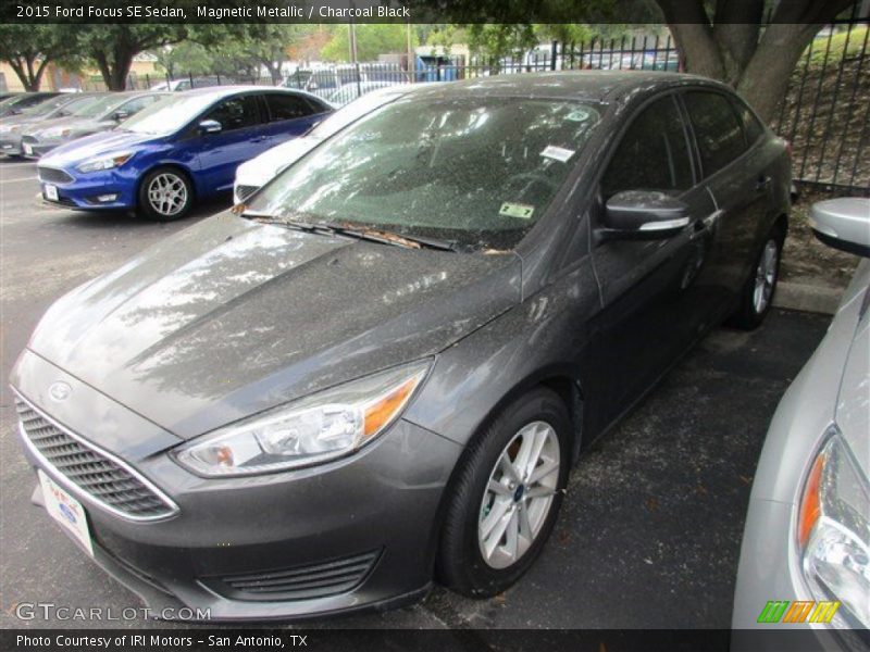 Magnetic Metallic / Charcoal Black 2015 Ford Focus SE Sedan