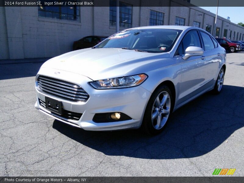 Ingot Silver / Charcoal Black 2014 Ford Fusion SE