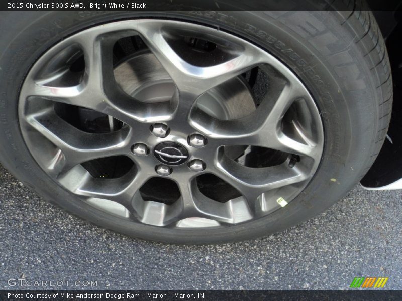 Bright White / Black 2015 Chrysler 300 S AWD