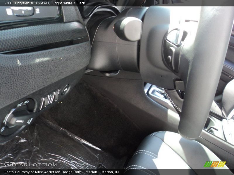 Bright White / Black 2015 Chrysler 300 S AWD