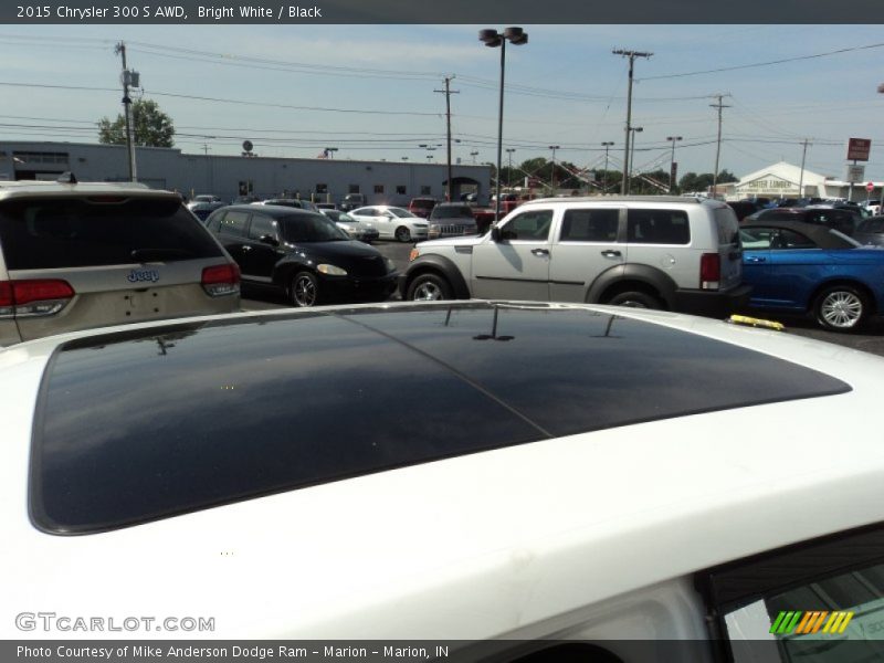 Bright White / Black 2015 Chrysler 300 S AWD