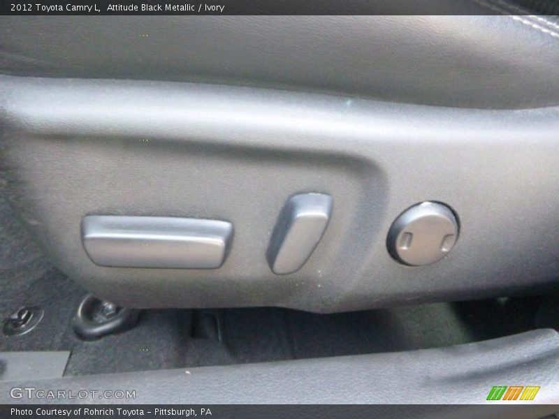 Attitude Black Metallic / Ivory 2012 Toyota Camry L