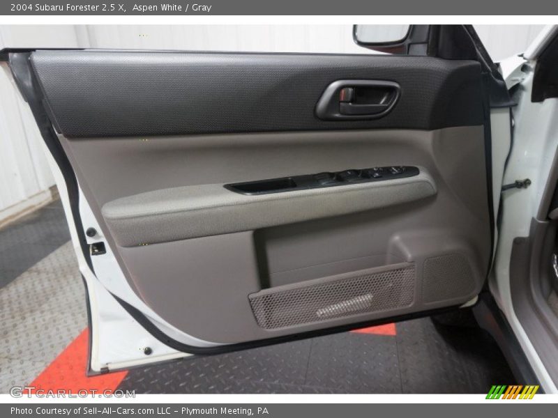 Aspen White / Gray 2004 Subaru Forester 2.5 X
