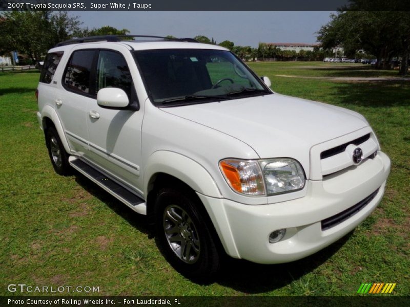 Front 3/4 View of 2007 Sequoia SR5