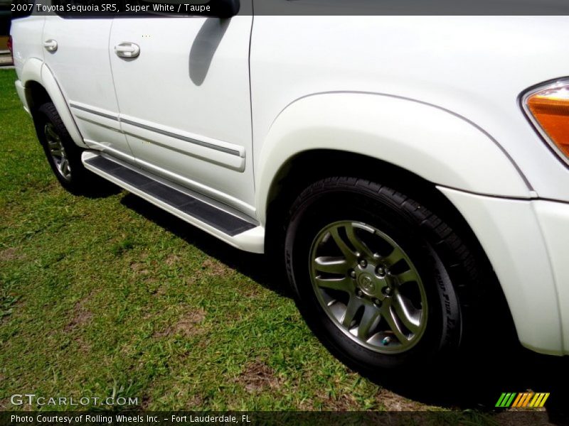 Super White / Taupe 2007 Toyota Sequoia SR5