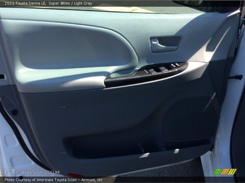 Super White / Light Gray 2011 Toyota Sienna LE