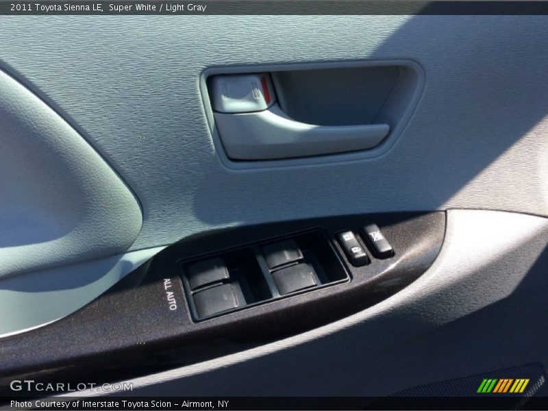 Super White / Light Gray 2011 Toyota Sienna LE