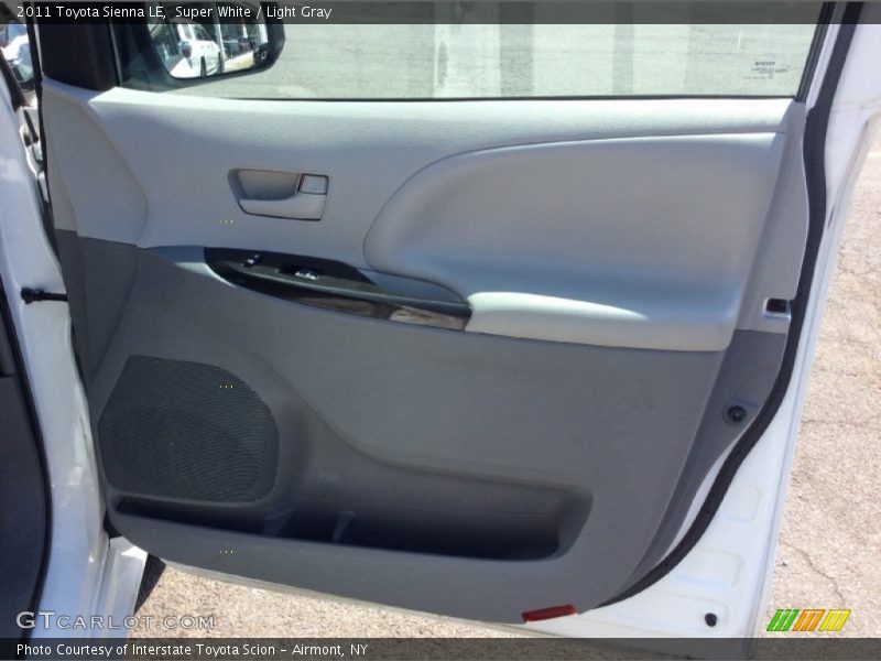Super White / Light Gray 2011 Toyota Sienna LE