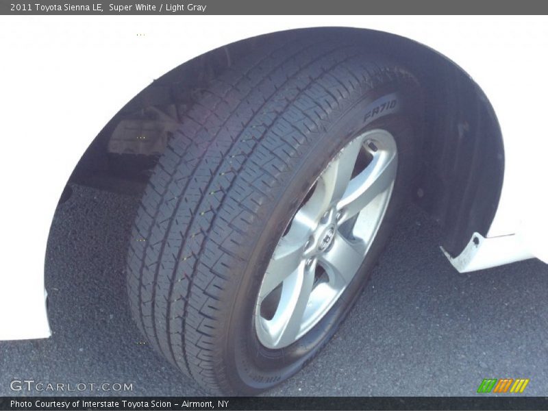 Super White / Light Gray 2011 Toyota Sienna LE