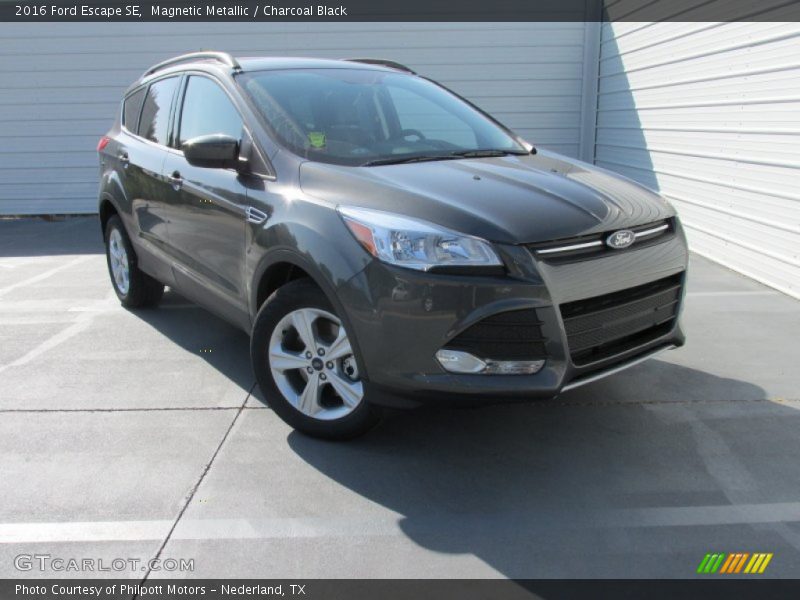 Magnetic Metallic / Charcoal Black 2016 Ford Escape SE