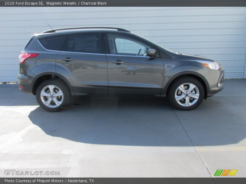 Magnetic Metallic / Charcoal Black 2016 Ford Escape SE