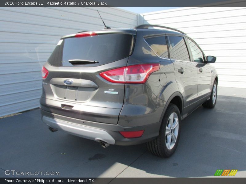 Magnetic Metallic / Charcoal Black 2016 Ford Escape SE