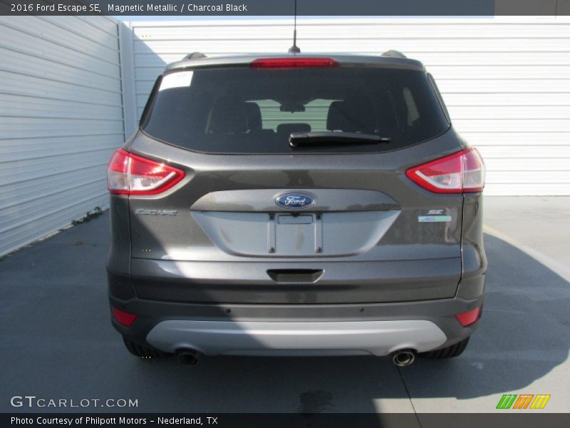 Magnetic Metallic / Charcoal Black 2016 Ford Escape SE