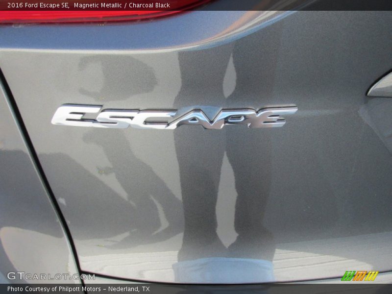 Magnetic Metallic / Charcoal Black 2016 Ford Escape SE