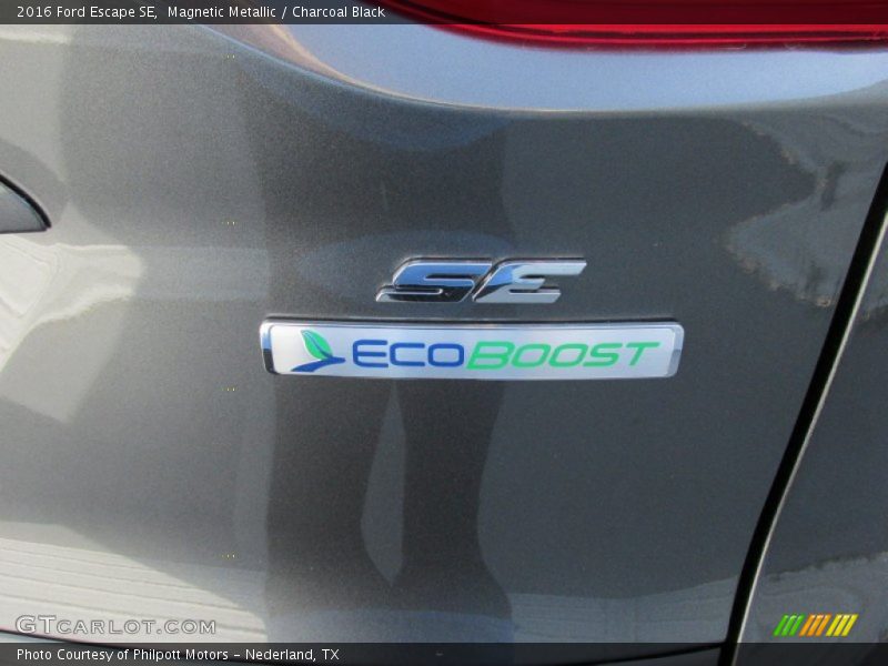 Magnetic Metallic / Charcoal Black 2016 Ford Escape SE