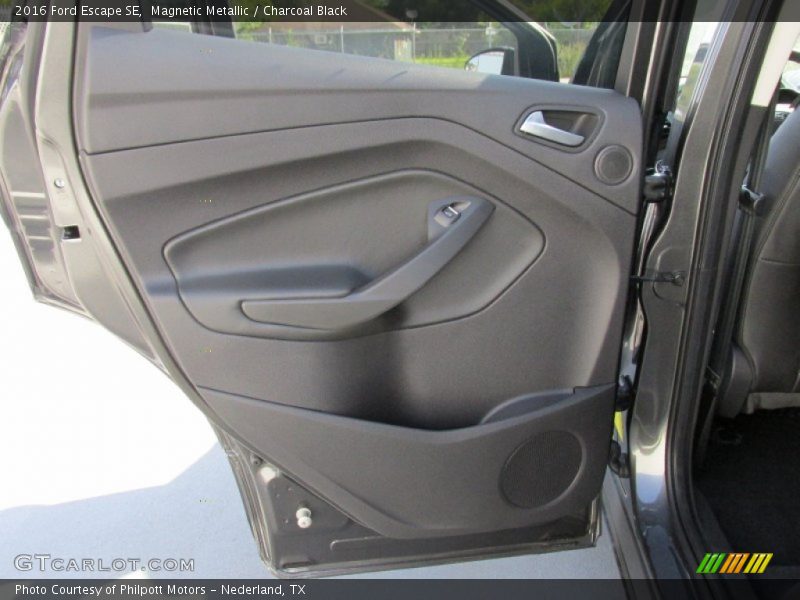 Magnetic Metallic / Charcoal Black 2016 Ford Escape SE