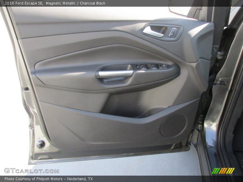 Magnetic Metallic / Charcoal Black 2016 Ford Escape SE