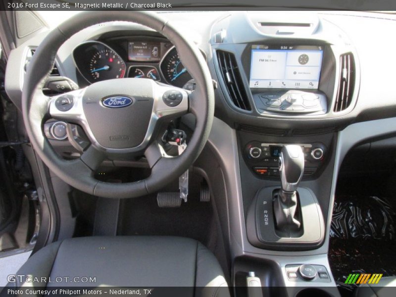 Magnetic Metallic / Charcoal Black 2016 Ford Escape SE