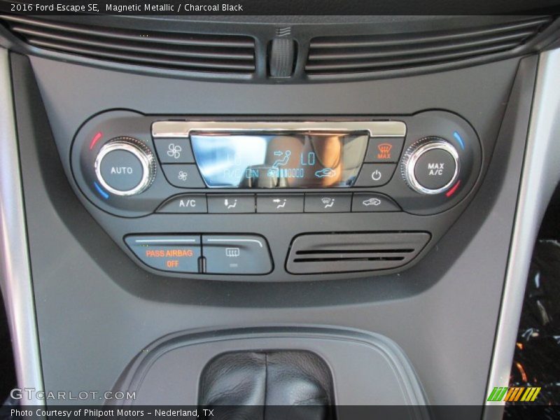 Magnetic Metallic / Charcoal Black 2016 Ford Escape SE