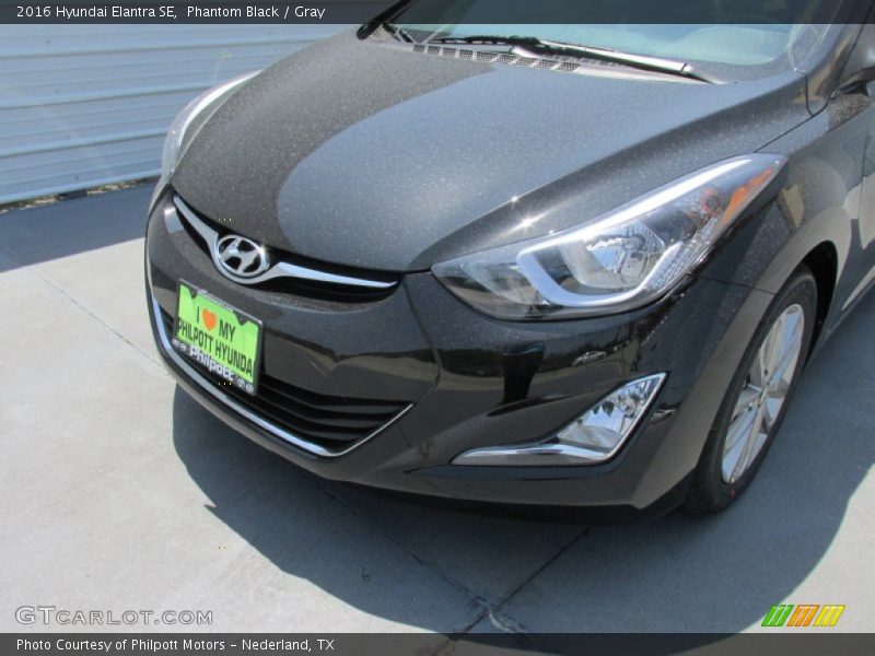 Phantom Black / Gray 2016 Hyundai Elantra SE