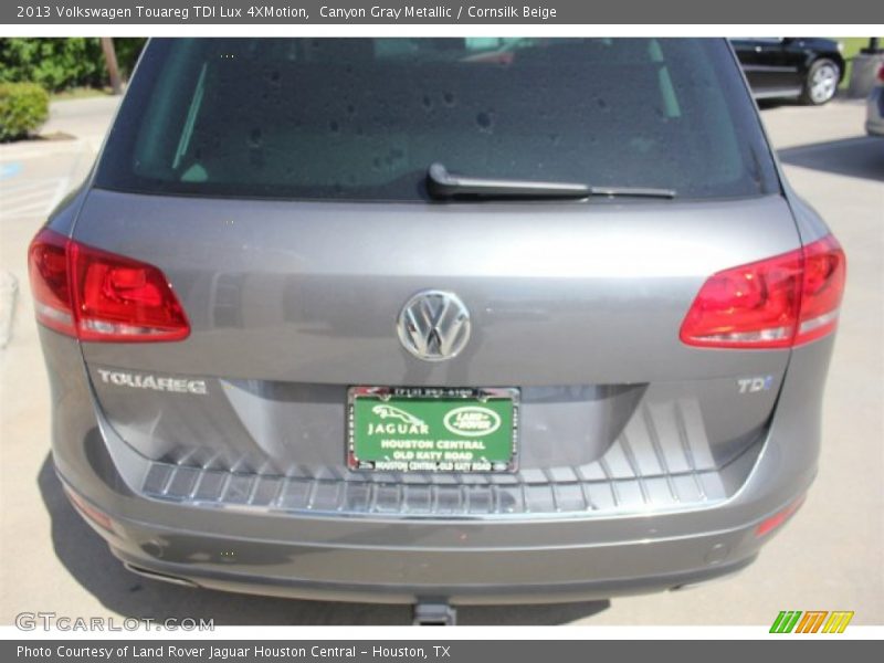 Canyon Gray Metallic / Cornsilk Beige 2013 Volkswagen Touareg TDI Lux 4XMotion