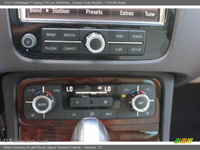Canyon Gray Metallic / Cornsilk Beige 2013 Volkswagen Touareg TDI Lux 4XMotion
