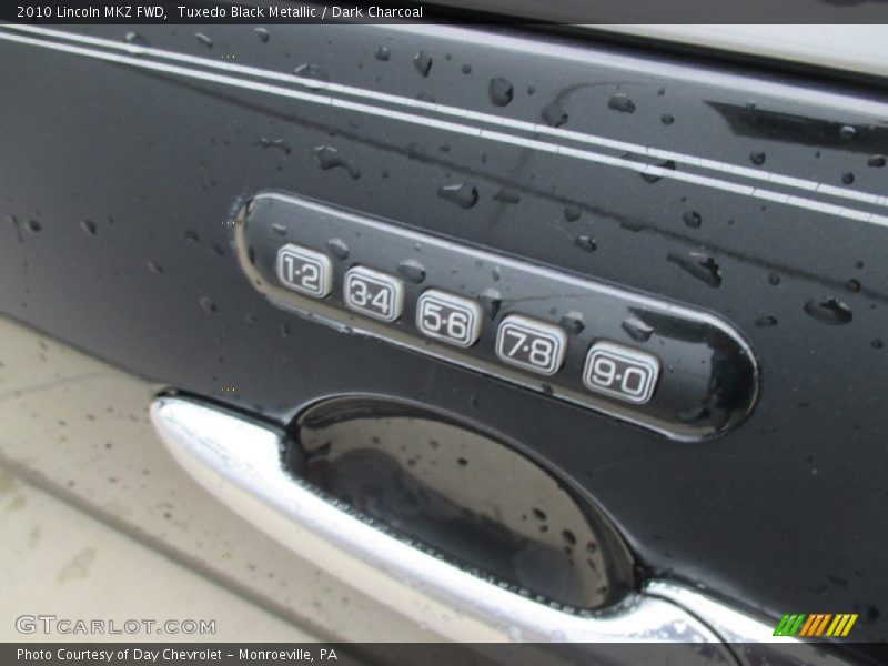 Tuxedo Black Metallic / Dark Charcoal 2010 Lincoln MKZ FWD
