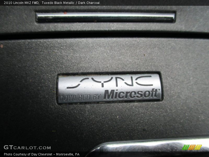 Tuxedo Black Metallic / Dark Charcoal 2010 Lincoln MKZ FWD