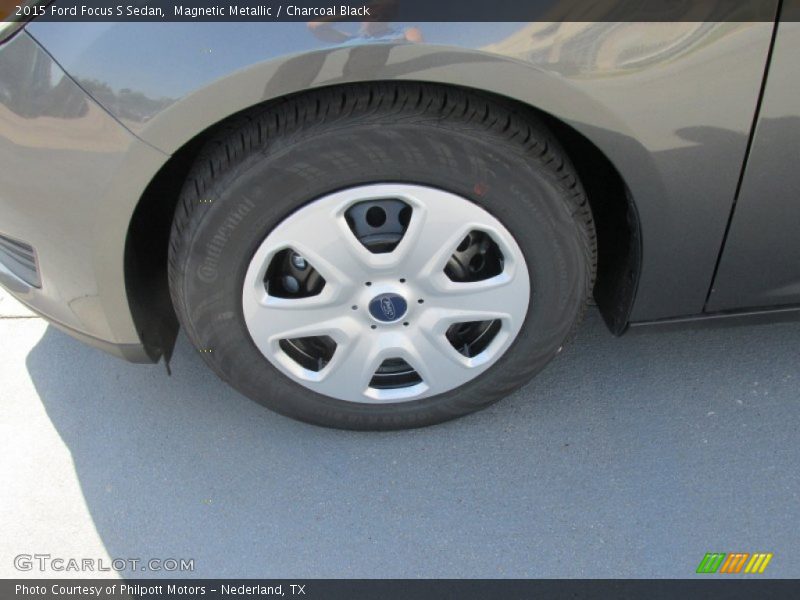 Magnetic Metallic / Charcoal Black 2015 Ford Focus S Sedan