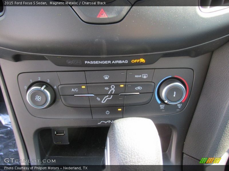 Magnetic Metallic / Charcoal Black 2015 Ford Focus S Sedan