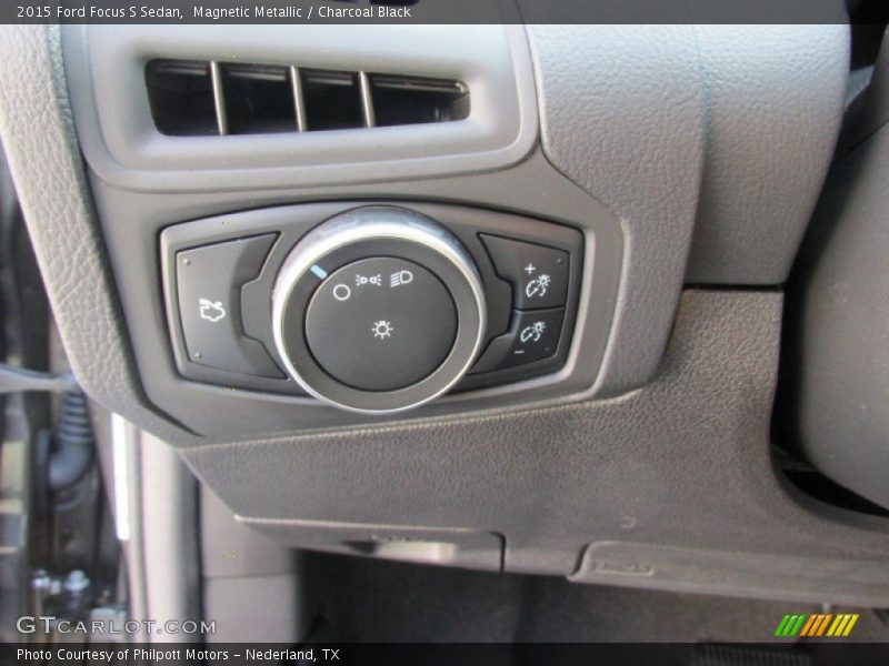Magnetic Metallic / Charcoal Black 2015 Ford Focus S Sedan